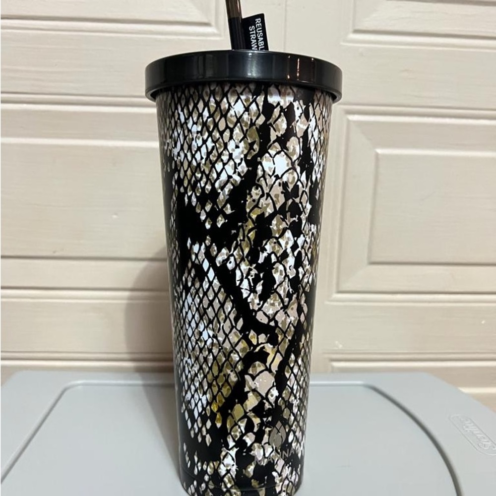 Manna tumbler 24 oz. Scale pattern.